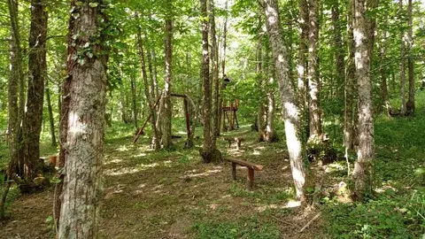 Área de juegos de área recreativa Soto de Villar de los Barrios.