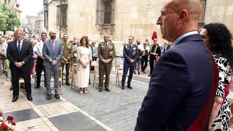 La corporación municipal de la capital leonesa, asiste a la tradicional misa de san Juan, que también contará con la presencia del presidente de las Cortes de Castilla y León, Carlos Pollán. Foto: Campillo.