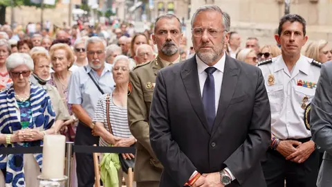 La corporación municipal de la capital leonesa, asiste a la tradicional misa de san Juan, que también contará con la presencia del presidente de las Cortes de Castilla y León, Carlos Pollán. Foto: Campillo.