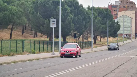 El Ayuntamiento recupera la visión del radar en este punto del vial después de que fuera vandalizado. 