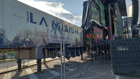 La exvocalista de La Oreja de Van Gogh inicia su carrera en solitario en un concierto inolvidable en la explanada de los Pendones Leoneses, antes de ceder el testigo a La Misión. En la imagen, los preparativos de La Mision.