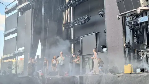 La exvocalista de La Oreja de Van Gogh inicia su carrera en solitario en un concierto inolvidable en la explanada de los Pendones Leoneses, antes de ceder el testigo a La Misión. En la imagen, los preparativos de La Mision.