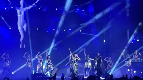 La exvocalista de La Oreja de Van Gogh inicia su carrera en solitario en un concierto inolvidable en la explanada de los Pendones Leoneses, antes de ceder el testigo a La Misión. En la imagen, La Misión durante su espectáculo.