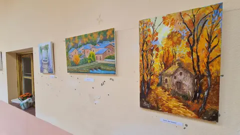 La Escuela de Pintura del Recreo Industrial presenta su nueva exposición en el patio de la sede del Nuevo Recreo Industrial, un espacio que se convierte estos días en un auténtico refugio de arte y tranquilidad.
