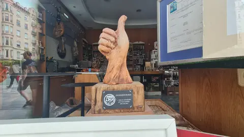 El emblemático comercio de alimentación de calidad baja la persiana este viernes tras más de 70 años de historia sin relevo para continuar con su legado.