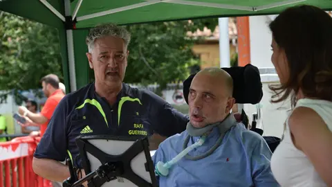 El campo del CD Puente Castro  se convirtió días atrás en mucho más que un escenario deportivo: fue el epicentro de una jornada solidaria que demostró que el fútbol veterano también puede cambiar vidas. en este caso luchando frente a la ELA.