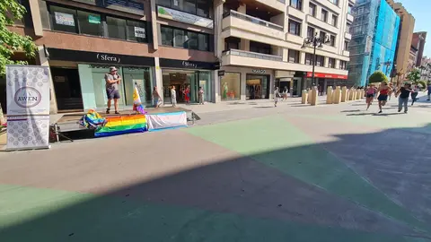 La Semana del Orgullo LGTBI+ en León continúa sumando actividades reivindicativas y festivas dentro precisamente de la semana de las Fiestas de San Juan y San Pedro de León.