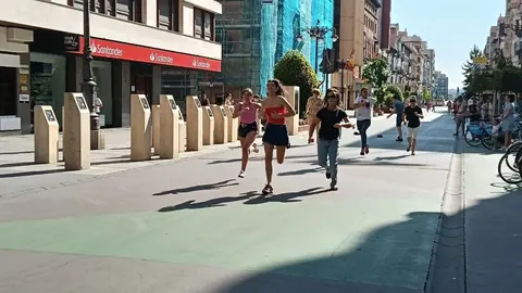 La Semana del Orgullo LGTBI+ en León continúa sumando actividades reivindicativas y festivas dentro precisamente de la semana de las Fiestas de San Juan y San Pedro de León. Foto: Ayto León