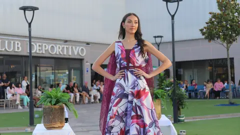 Las instalaciones del Olímpico de León se convirtieron en una pasarela improvisada con motivo del desfile Moda en la Calle, un evento que reunió a varios diseñadores de la provincia para presentar sus colecciones. Fotos: Isaac Llamazares