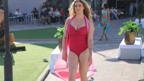 Las instalaciones del Olímpico de León se convirtieron en una pasarela improvisada con motivo del desfile Moda en la Calle, un evento que reunió a varios diseñadores de la provincia para presentar sus colecciones. Fotos: Isaac Llamazares