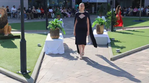 Las instalaciones del Olímpico de León se convirtieron en una pasarela improvisada con motivo del desfile Moda en la Calle, un evento que reunió a varios diseñadores de la provincia para presentar sus colecciones. Fotos: Isaac Llamazares
