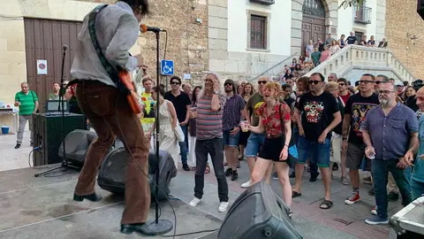 Lexploitation convierte Puerta Castillo en el corazón underground de las fiestas. La quinta edición de Lex Dance! reunió a cientos de personas en una jornada vibrante que consagró el evento como uno de los grandes atractivos culturales del verano leonés. Fotos: A.F. Reca