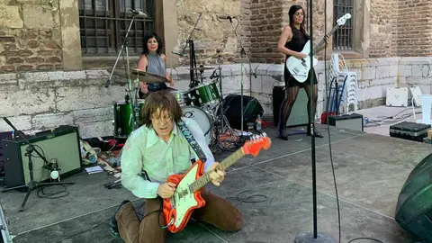 Lexploitation convierte Puerta Castillo en el corazón underground de las fiestas 




La quinta edición de Lex Dance! reunió a cientos de personas en una jornada vibrante que consagró el evento como uno de los grandes atractivos culturales del verano leonés.