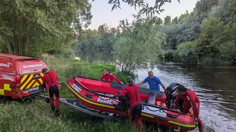 Búsqueda de una persona en el Río Águeda en Ciudad Rodrigo (Salamanca). Foto: Vicente.