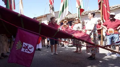 Celebración de la II Concentración de Pendones de Oteruelo de la Valduerna. Foto: Eduardo Margareto.