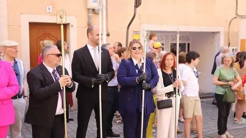 Celebración del Corpus Chico de León con una misa y una posterior procesión, a la que asiste la corporación municipal y el consejero de Medio Ambiente, Vivienda y Ordenación del Territorio, Juan Carlos Suárez-Quiñones. Foto: Isaac Llamazares.