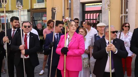 Celebración del Corpus Chico de León con una misa y una posterior procesión, a la que asiste la corporación municipal y el consejero de Medio Ambiente, Vivienda y Ordenación del Territorio, Juan Carlos Suárez-Quiñones. Foto: Isaac Llamazares.