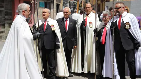 Celebración del Corpus Chico de León con una misa y una posterior procesión, a la que asiste la corporación municipal y el consejero de Medio Ambiente, Vivienda y Ordenación del Territorio, Juan Carlos Suárez-Quiñones. Foto: Isaac Llamazares.