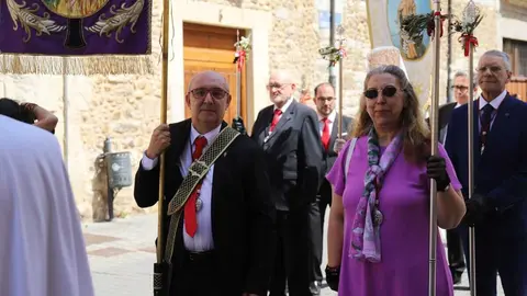 Celebración del Corpus Chico de León con una misa y una posterior procesión, a la que asiste la corporación municipal y el consejero de Medio Ambiente, Vivienda y Ordenación del Territorio, Juan Carlos Suárez-Quiñones. Foto: Isaac Llamazares.