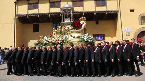 Celebración del Corpus Chico de León con una misa y una posterior procesión, a la que asiste la corporación municipal y el consejero de Medio Ambiente, Vivienda y Ordenación del Territorio, Juan Carlos Suárez-Quiñones. Foto: Isaac Llamazares.