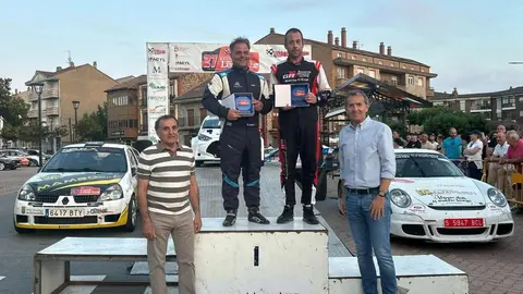 El XXVII Rallye de León corona a Emilio Arias y Enrique Velasco en una edición de vértigo y máxima competitividad  Alta participación, tramos exigentes y emoción hasta el final marcaron una intensa jornada de motor en La Robla, que volvió a ser epicentro del automovilismo leonés.