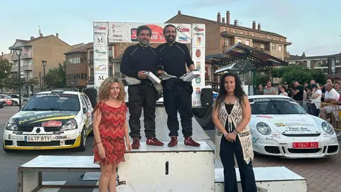 El XXVII Rallye de León corona a Emilio Arias y Enrique Velasco en una edición de vértigo y máxima competitividad  Alta participación, tramos exigentes y emoción hasta el final marcaron una intensa jornada de motor en La Robla, que volvió a ser epicentro del automovilismo leonés.