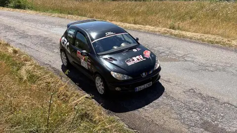 El XXVII Rallye de León corona a Emilio Arias y Enrique Velasco en una edición de vértigo y máxima competitividad  Alta participación, tramos exigentes y emoción hasta el final marcaron una intensa jornada de motor en La Robla, que volvió a ser epicentro del automovilismo leonés.