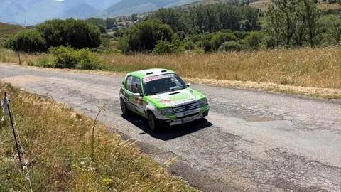 El XXVII Rallye de León corona a Emilio Arias y Enrique Velasco en una edición de vértigo y máxima competitividad  Alta participación, tramos exigentes y emoción hasta el final marcaron una intensa jornada de motor en La Robla, que volvió a ser epicentro del automovilismo leonés.