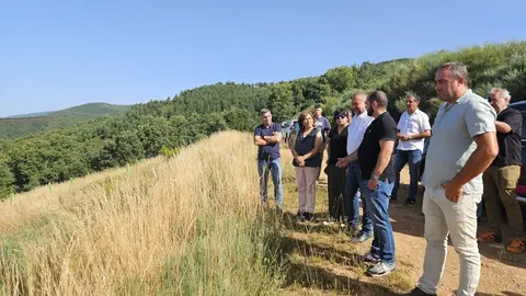 El presidente de la Diputación de León, Gerardo Álvarez Courel, el vicepresidente para El Bierzo, Luis Alberto Arias, y la diputada de Transición Ecológica, Lucía Osorio visitan Quintana de Fuseros.