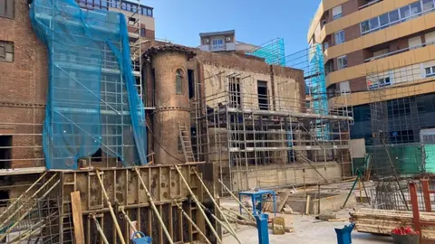 El nuevo instituto de columna que transformará la ciudad en referencia médica internacional ya deja ver su diseño final. El histórico palacete neomudéjar de la calle Alcázar de Toledo acogerá en unos meses un centro pionero en Europa para el tratamiento integral de la patología vertebral compleja Fotos: Arold Arquitectura