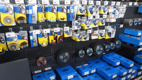Los mejores suministros industriales, artículos de ferretería, maquinaria y materiales industriales al mejor precio y con las mejores ofertas llegan a León de la mano de Mundo Industria. Mundo Industria (Alto del Portillo, kilómetro 320,5; nave 2, 24227; Valdelafuente, León).