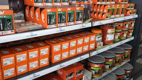 Los mejores suministros industriales, artículos de ferretería, maquinaria y materiales industriales al mejor precio y con las mejores ofertas llegan a León de la mano de Mundo Industria. Mundo Industria (Alto del Portillo, kilómetro 320,5; nave 2, 24227; Valdelafuente, León).