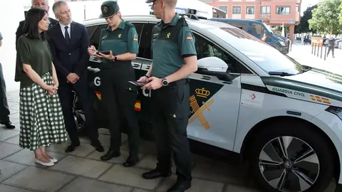 El ministro del Interior, Fernando Grande-Marlaska, presenta el sistema de denuncia telemática de la Guardia Civil, acompañado por el delegado del Gobierno en Castilla y León, Nicanor Sen, la directora general de la Guardia Civil, Mercedes González, y el director del Instituto Nacional de Ciberseguridad, Félix Barrio. Foto: Peio García