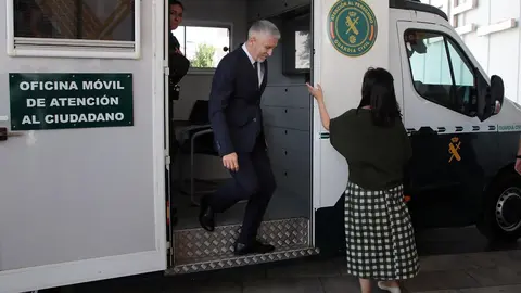 El ministro del Interior, Fernando Grande-Marlaska, presenta el sistema de denuncia telemática de la Guardia Civil, acompañado por el delegado del Gobierno en Castilla y León, Nicanor Sen, la directora general de la Guardia Civil, Mercedes González, y el director del Instituto Nacional de Ciberseguridad, Félix Barrio. Foto: Peio García