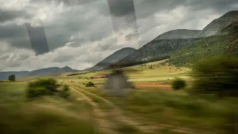 Fotografías tomadas por Rafael Rodríguez en el viaje realizado junto a su pareja en el tren de vía estrecha León-Bilbao; ocho horas de un 