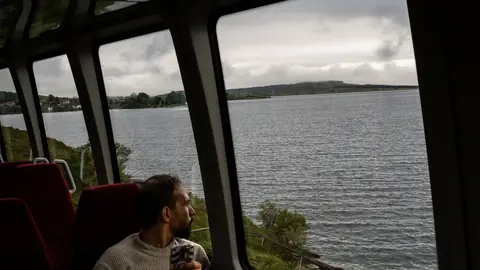 Fotografías tomadas por Rafael Rodríguez en el viaje realizado junto a su pareja en el tren de vía estrecha León-Bilbao; ocho horas de un 