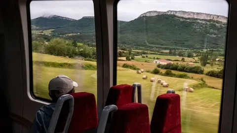 Fotografías tomadas por Rafael Rodríguez en el viaje realizado junto a su pareja en el tren de vía estrecha León-Bilbao; ocho horas de un 