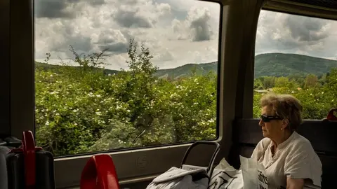 Fotografías tomadas por Rafael Rodríguez en el viaje realizado junto a su pareja en el tren de vía estrecha León-Bilbao; ocho horas de un 