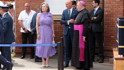 El jefe de Estado Mayor del Ejército del Aire y del Espacio, Francisco Braco Carbó, preside el acto de entrega de Reales Despachos a los sargentos de la XXXIII promoción de la Academia Básica del Aire y del Espacio, con la asistencia del presidente de las Cortes, Carlos Pollán y el consejero de Medio Ambiente, Juan Carlos Suárez Quiñones. Fotos: Peio García