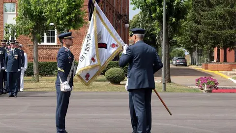 El jefe de Estado Mayor del Ejército del Aire y del Espacio, Francisco Braco Carbó, preside el acto de entrega de Reales Despachos a los sargentos de la XXXIII promoción de la Academia Básica del Aire y del Espacio, con la asistencia del presidente de las Cortes, Carlos Pollán y el consejero de Medio Ambiente, Juan Carlos Suárez Quiñones. Fotos: Peio García