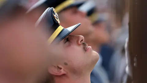 El jefe de Estado Mayor del Ejército del Aire y del Espacio, Francisco Braco Carbó, preside el acto de entrega de Reales Despachos a los sargentos de la XXXIII promoción de la Academia Básica del Aire y del Espacio, con la asistencia del presidente de las Cortes, Carlos Pollán y el consejero de Medio Ambiente, Juan Carlos Suárez Quiñones. Fotos: Peio García