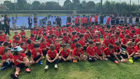 El Aero Club de León ha sido el escenario esta semana del primer Campus de la Academia Atlético de Madrid, una iniciativa deportiva que ha reunido a 150 niños y niñas que han tenido la oportunidad de aprender y entrenar siguiendo la metodología oficial del club colchonero.