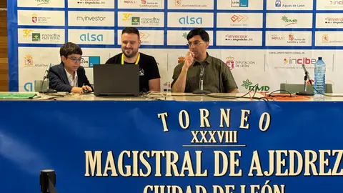 La primera semifinal del XXXVIII Torneo Magistral Ciudad de León enfrentó a Vishy Anand y Faustino Oro. Foto: Luque