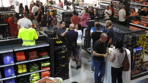 Mundo Industria se estrena en León con una presentación multitudinaria y abre sus puertas este lunes. Fotos: M.A. García