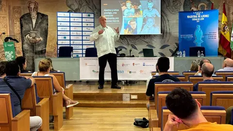 Leontxo García impartió una coferencia este sábado sobre Faustino Oro. Foto: Luque