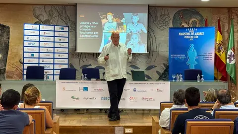 Leontxo García impartió una coferencia este sábado sobre Faustino Oro. Foto: Luque