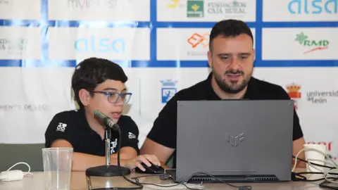 La segunda semifinal de la XXXVIII edición del Torneo Magistral de Ajedrez Ciudad de León enfrenta al GM leonés Jaime Santos contra el durísimo GM vietnamita Lê Quang Liêm. Foto: Luque