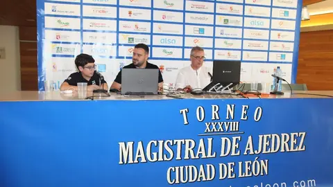 La segunda semifinal de la XXXVIII edición del Torneo Magistral de Ajedrez Ciudad de León enfrenta al GM leonés Jaime Santos contra el durísimo GM vietnamita Lê Quang Liêm. Foto: Luque