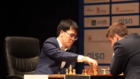 La segunda semifinal de la XXXVIII edición del Torneo Magistral de Ajedrez Ciudad de León enfrenta al GM leonés Jaime Santos contra el durísimo GM vietnamita Lê Quang Liêm. Foto: Luque