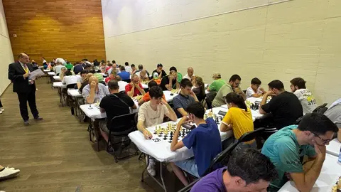 La segunda semifinal de la XXXVIII edición del Torneo Magistral de Ajedrez Ciudad de León enfrenta al GM leonés Jaime Santos contra el durísimo GM vietnamita Lê Quang Liêm. Foto: Luque